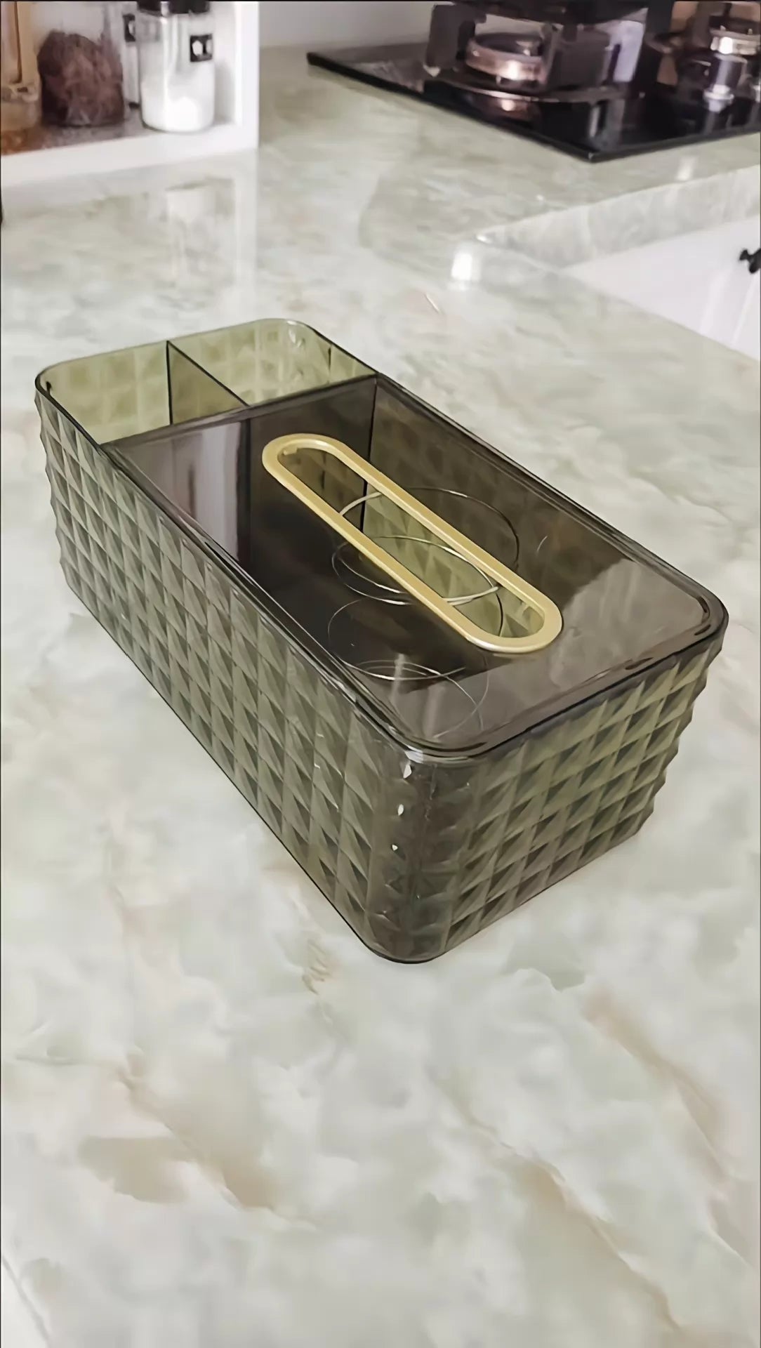 Boîte à mouchoirs 22 x 12 x 9 cm en plastique fumé avec ouverture dorée décorative